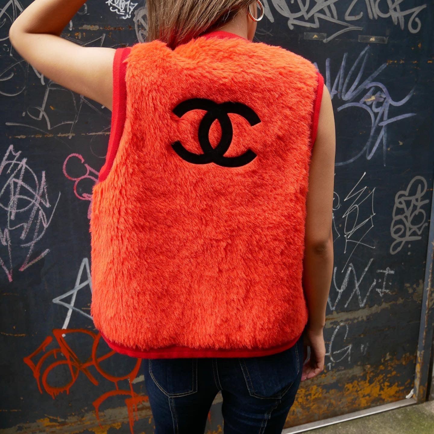 Chanel Fall 1994 CC Fur Vest  #34 - Image 3