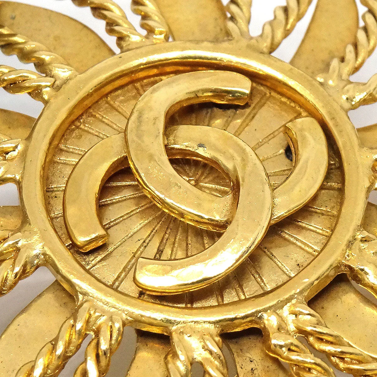 Chanel Sun Brooch Gold 94A - Image 3