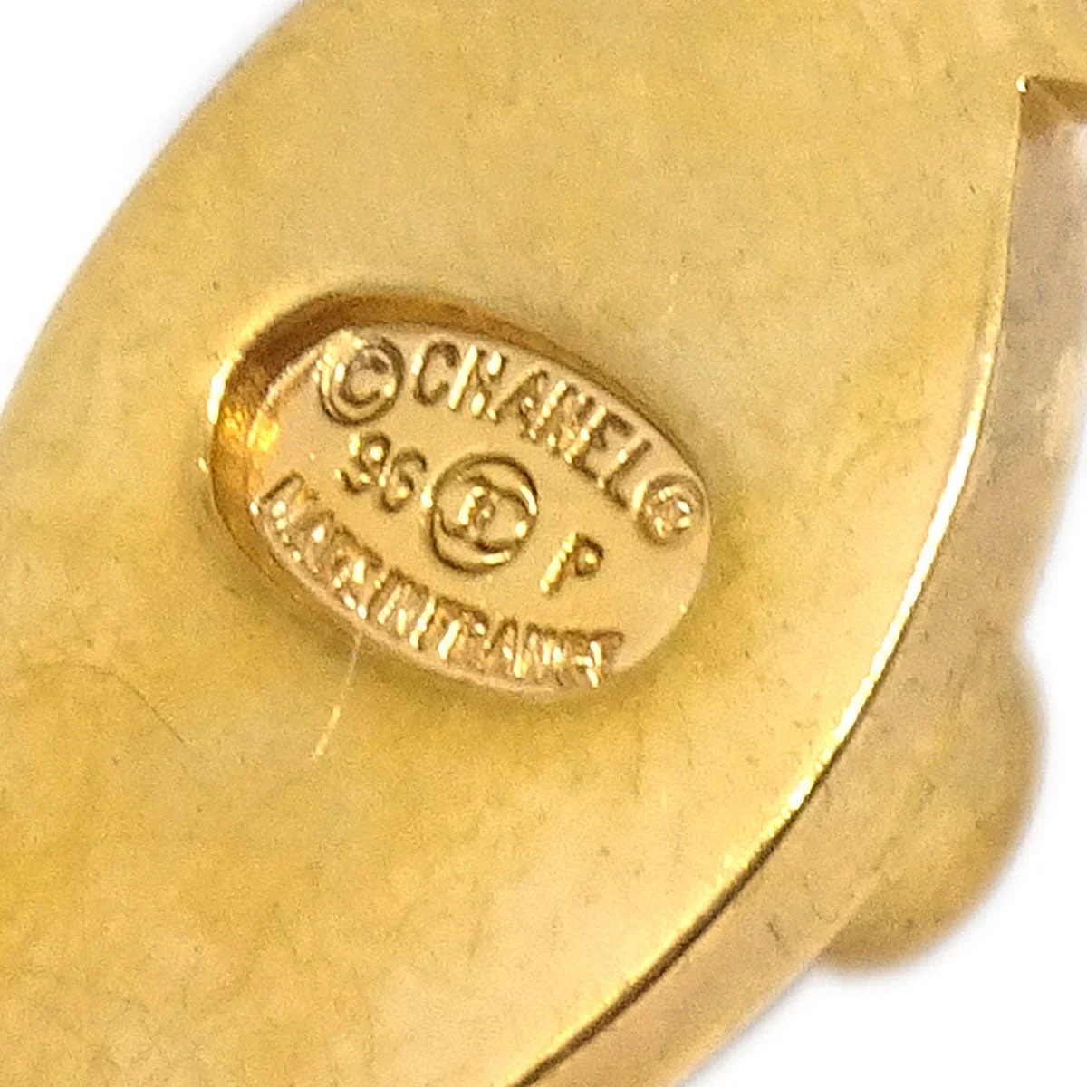 CHANEL 1996 Turnlock Brooch Pin Gold Small - Image 3