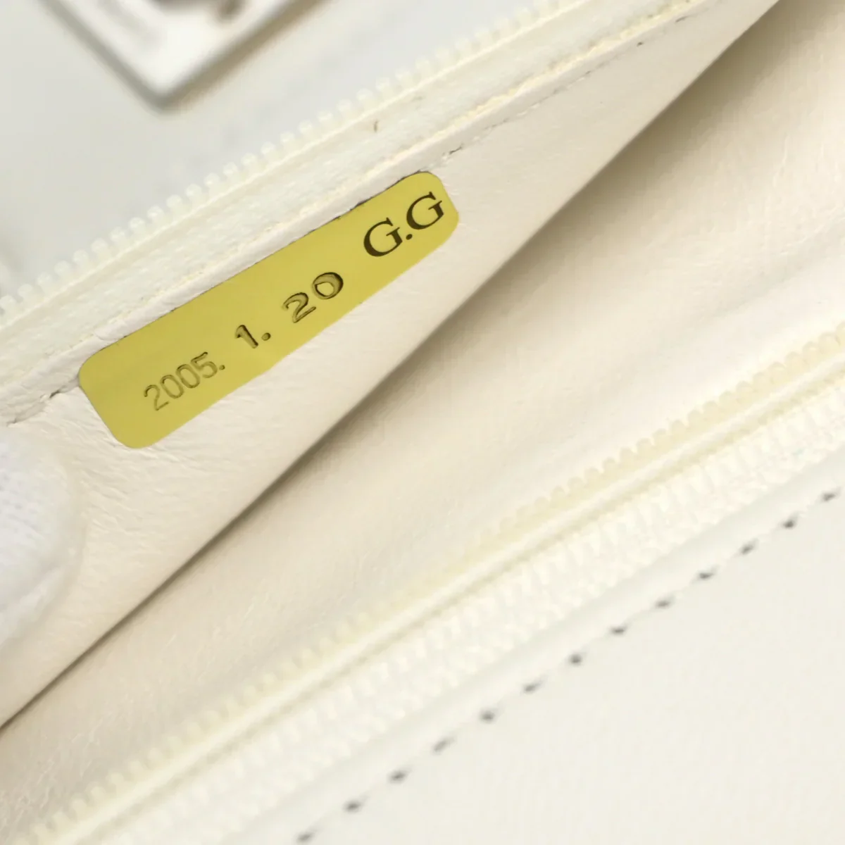 Chanel 2004-2005 White Tweed Medium Classic Double Flap Shoulder Bag - Image 10