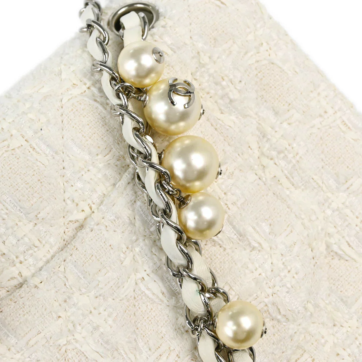 Chanel 2004-2005 White Tweed Medium Classic Double Flap Shoulder Bag - Image 4