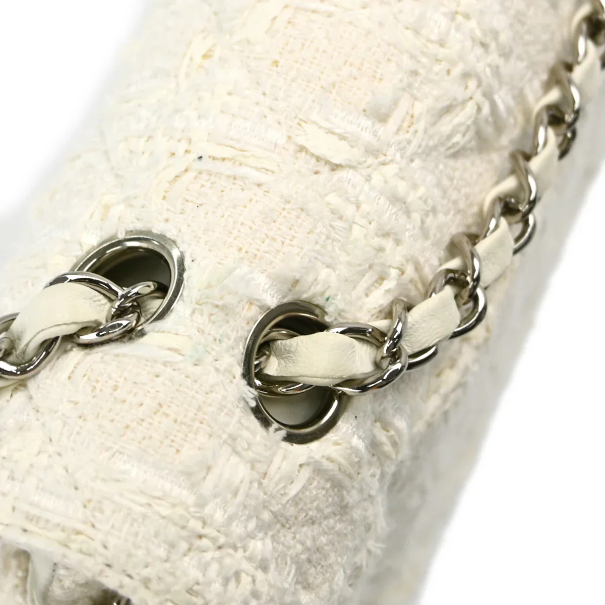 Chanel 2004-2005 White Tweed Medium Classic Double Flap Shoulder Bag - Image 5
