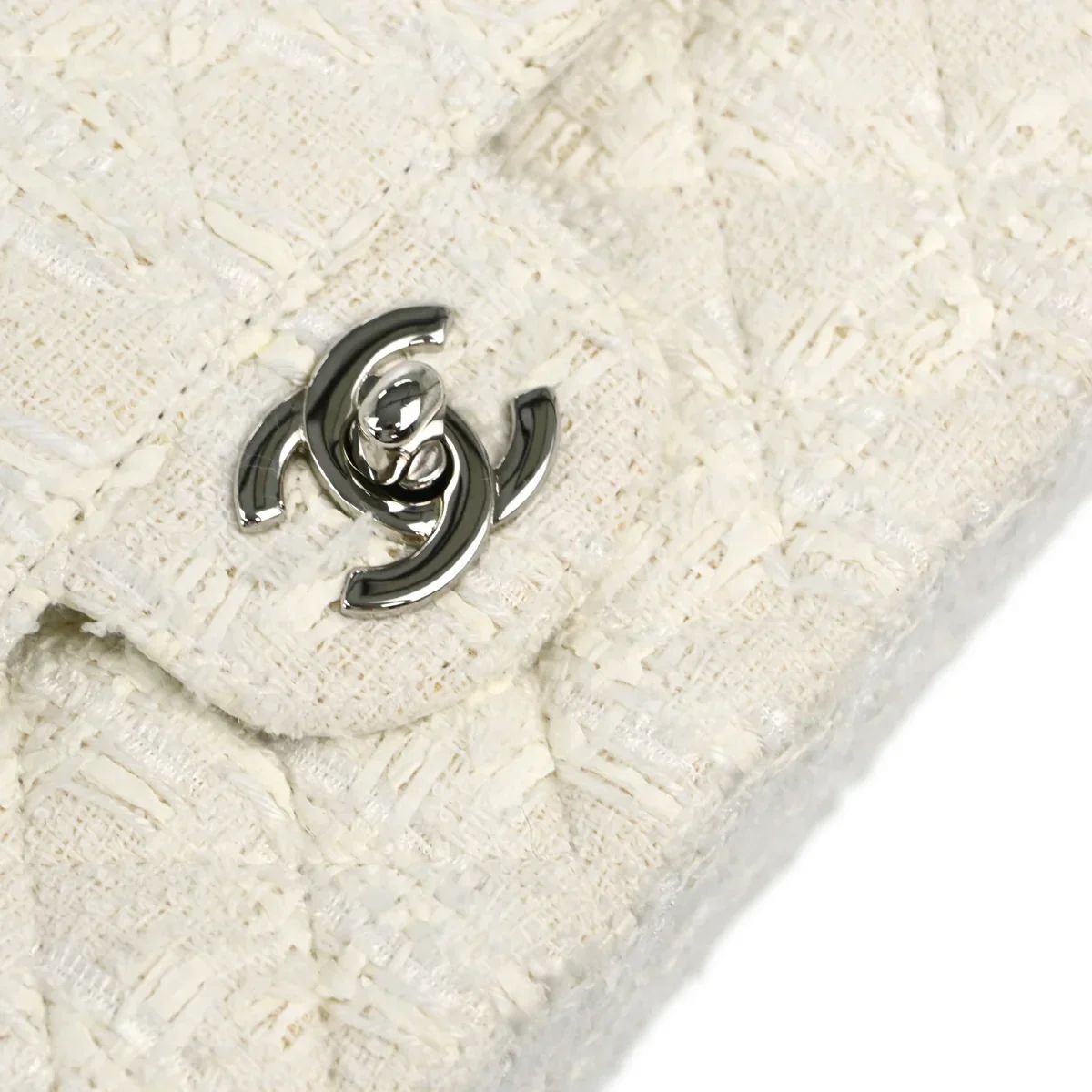Chanel 2004-2005 White Tweed Medium Classic Double Flap Shoulder Bag - Image 6