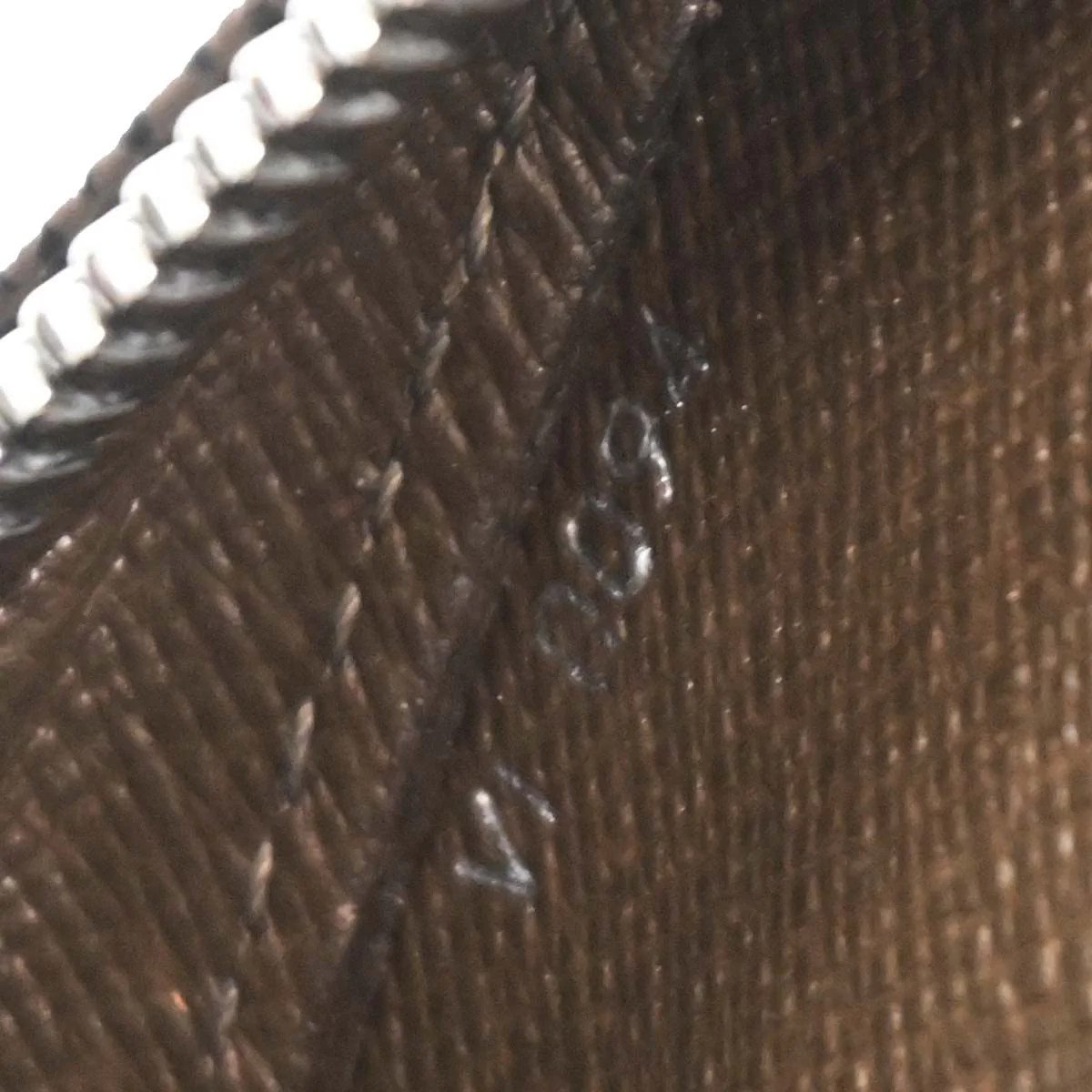 Louis Vuitton 2004 Brown Taiga Baikal Clutch Handbag M30188 - Image 10