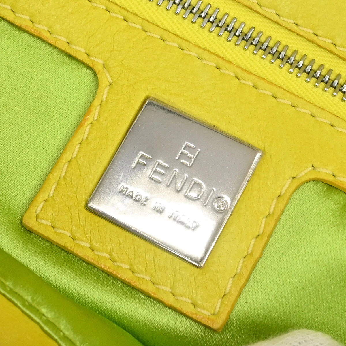 Fendi 2000 Leather Baguette Handbag - Image 9
