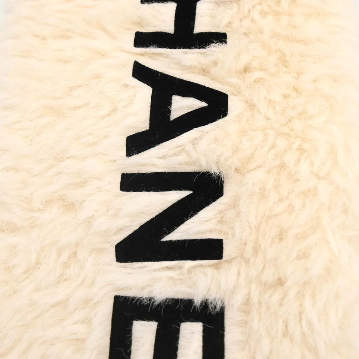 Chanel * Fur Scarf Shawl White Small Good - Image 3