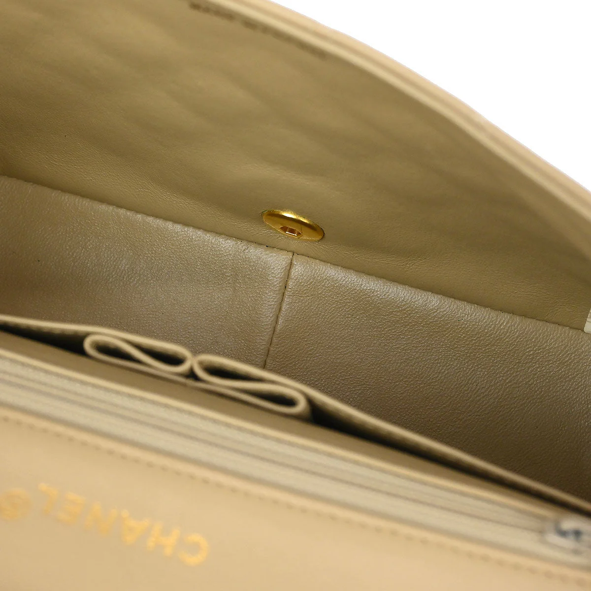 Chanel 1989-1991 Beige Lambskin Turnlock Small Full Flap Shoulder Bag - Image 7
