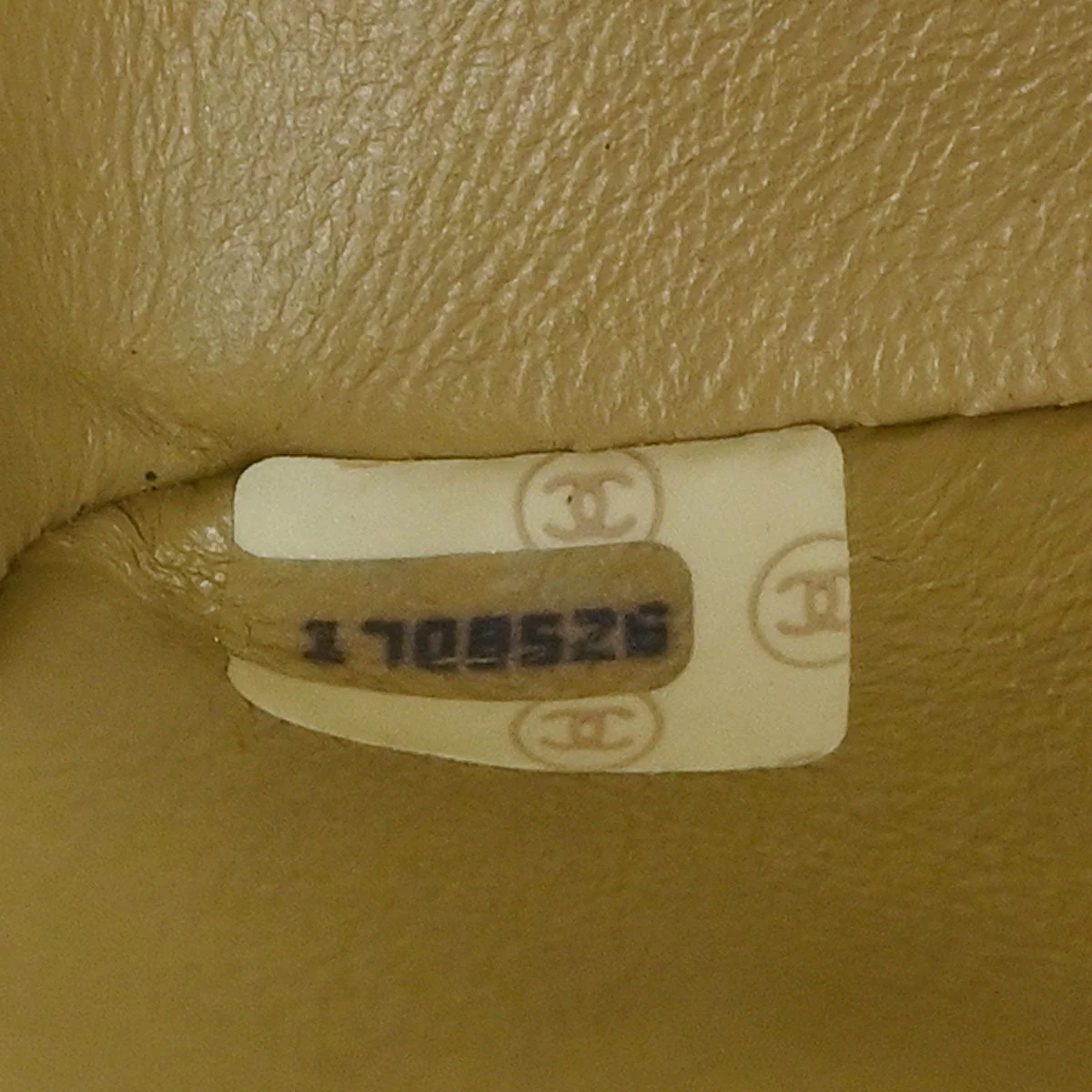 Chanel 1989-1991 Beige Lambskin Turnlock Small Full Flap Shoulder Bag - Image 9