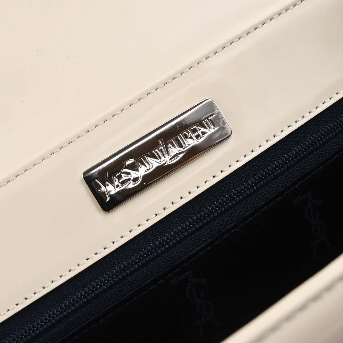 Yves Saint Laurent White Leather Handbag - Image 10