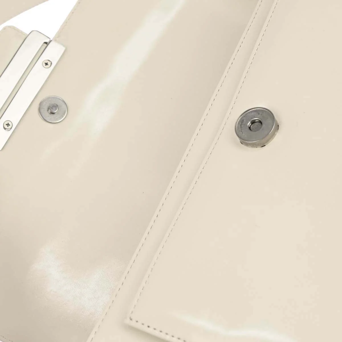 Yves Saint Laurent White Leather Handbag - Image 8