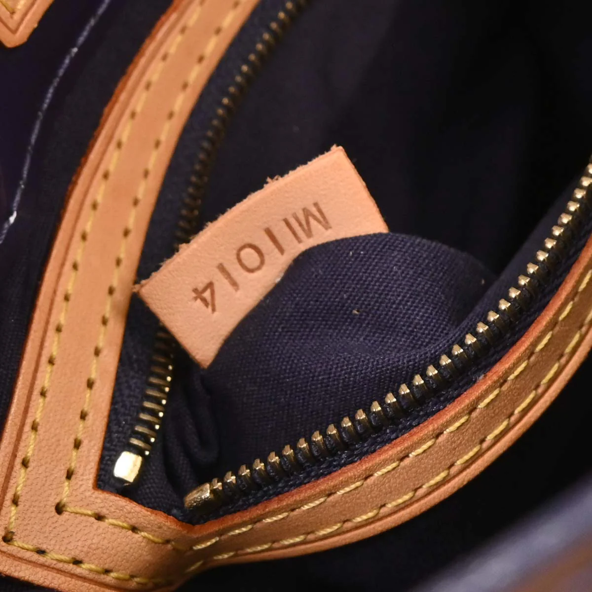 Louis Vuitton Blue Vernis Reade PM Tote Handbag M91335 - Image 10