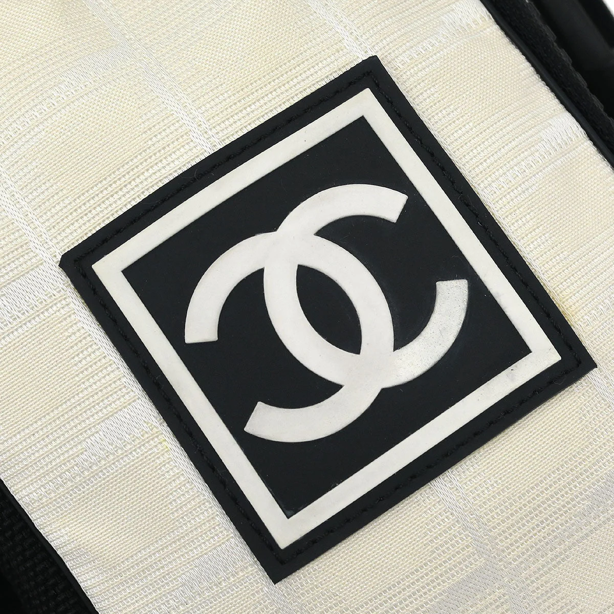 Chanel 2003-2004 White Nylon New Travel Line Shoulder Bag - Image 4