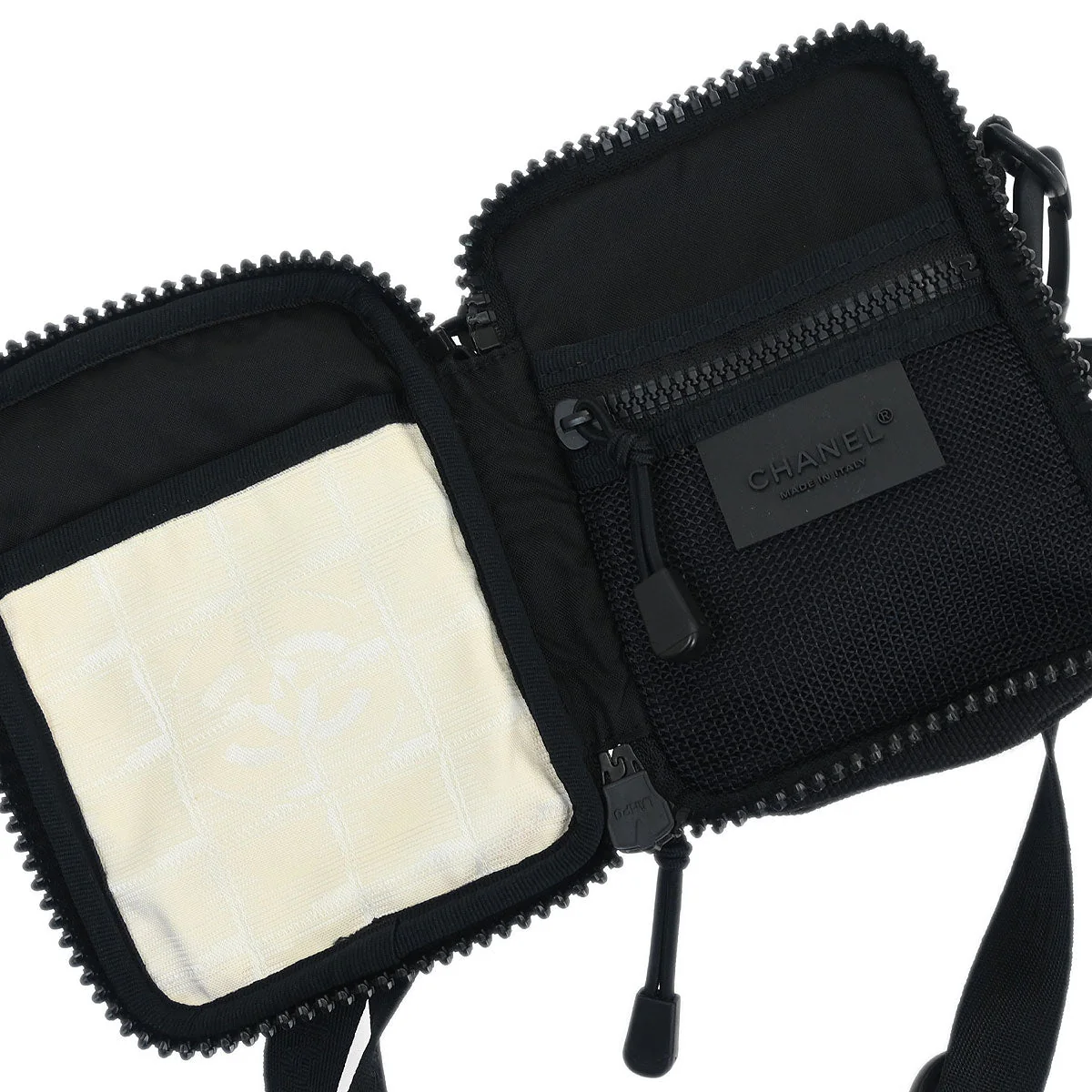 Chanel 2003-2004 White Nylon New Travel Line Shoulder Bag - Image 7