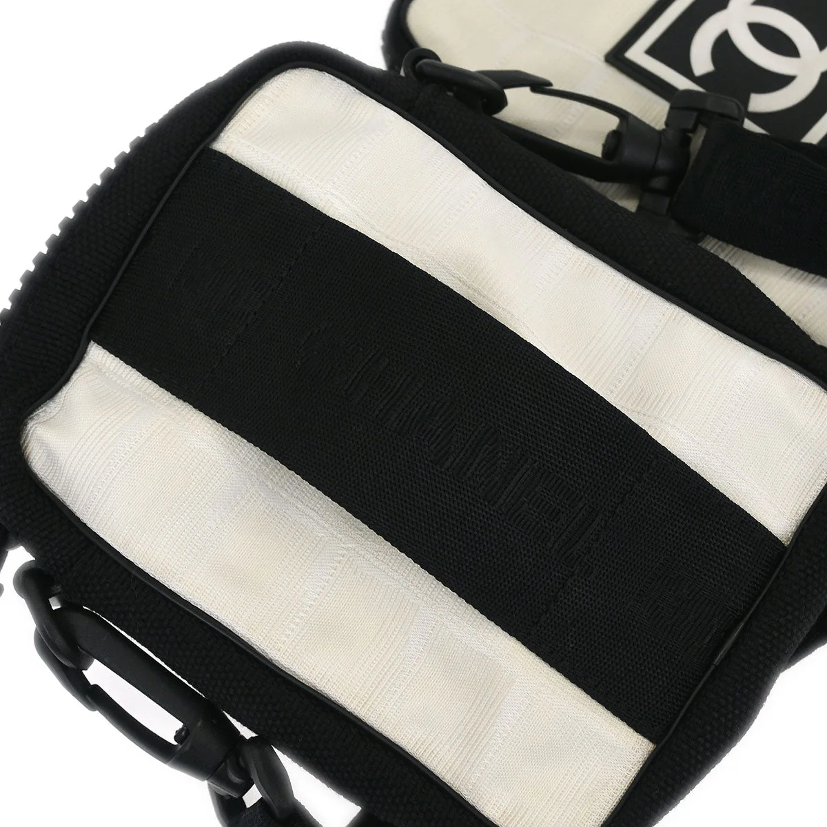 Chanel 2003-2004 White Nylon New Travel Line Shoulder Bag - Image 9