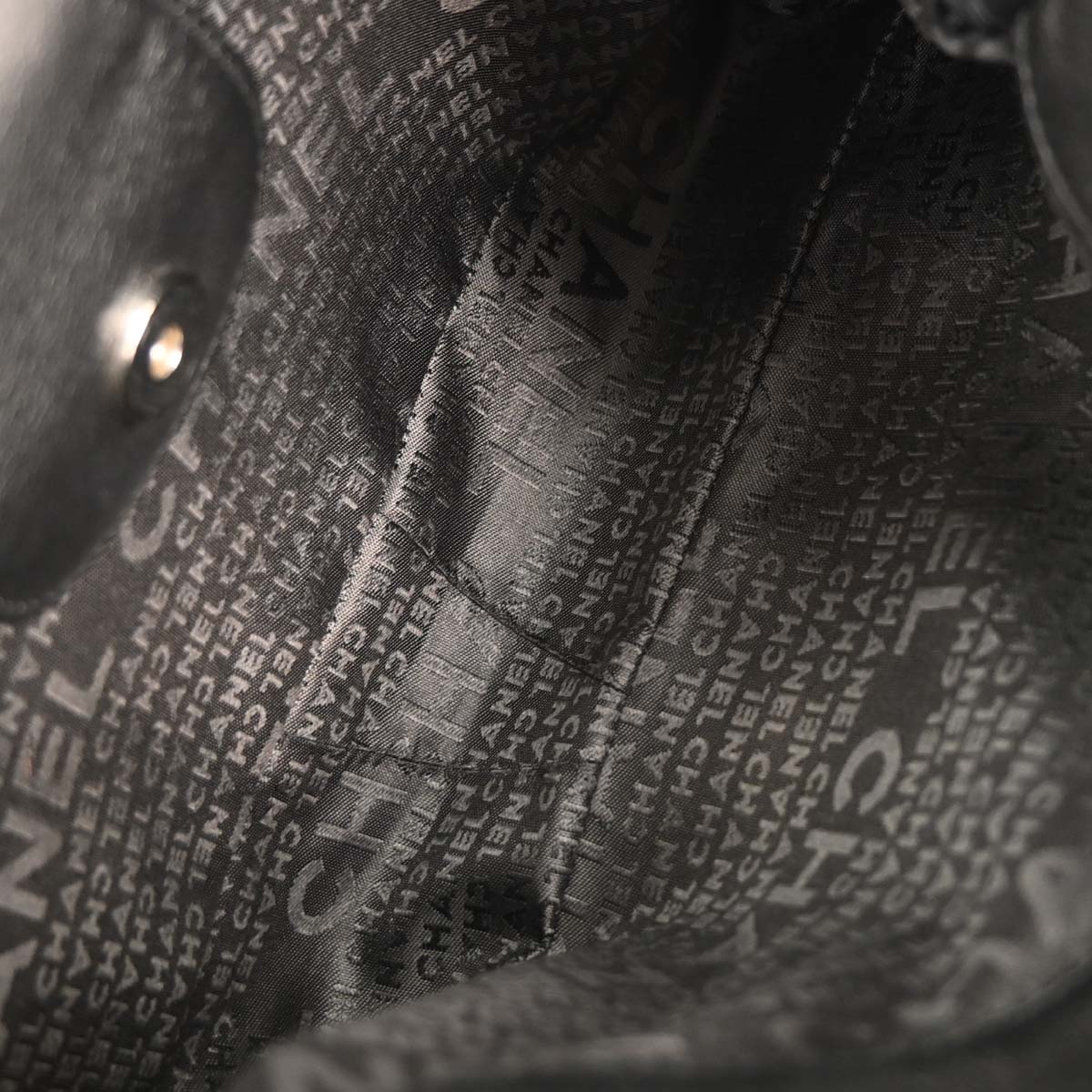 Chanel 2004-2005 Black Lambskin Handbag - Image 8