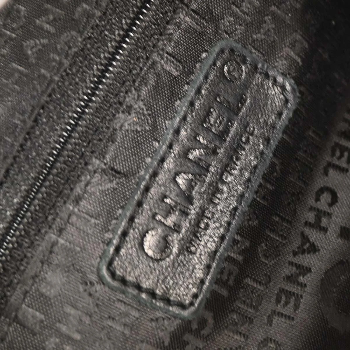 Chanel 2004-2005 Black Lambskin Handbag - Image 9