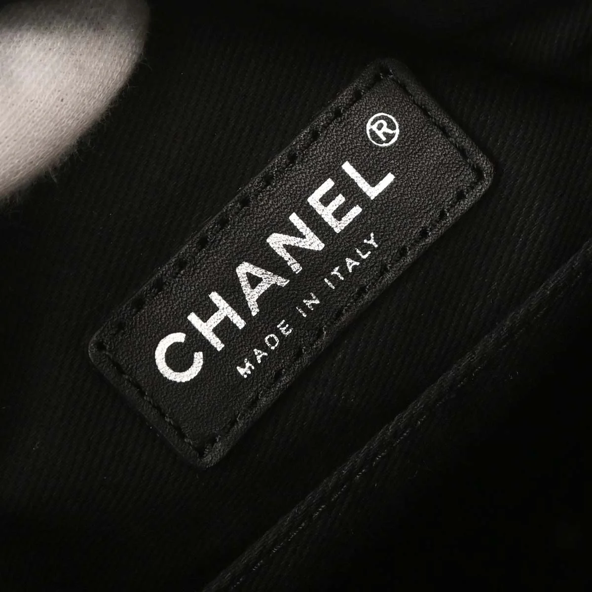 Chanel 2005-2006 White Canvas Handbag - Image 8