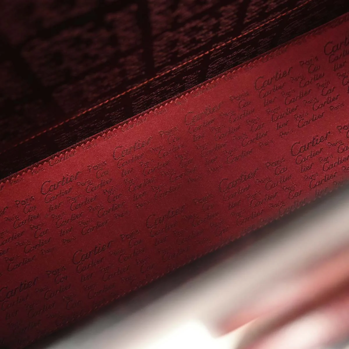 Cartier Bordeaux Handbag - Image 8