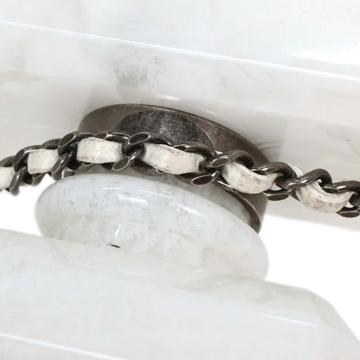 Chanel White Acrylic Perfume Bottle Shoulder Bag - Image 5
