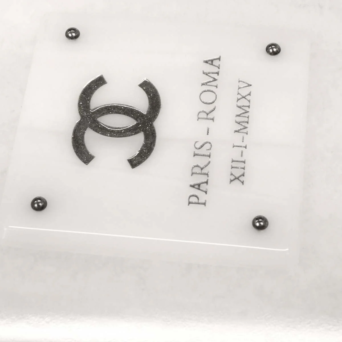 Chanel White Acrylic Perfume Bottle Shoulder Bag - Image 6