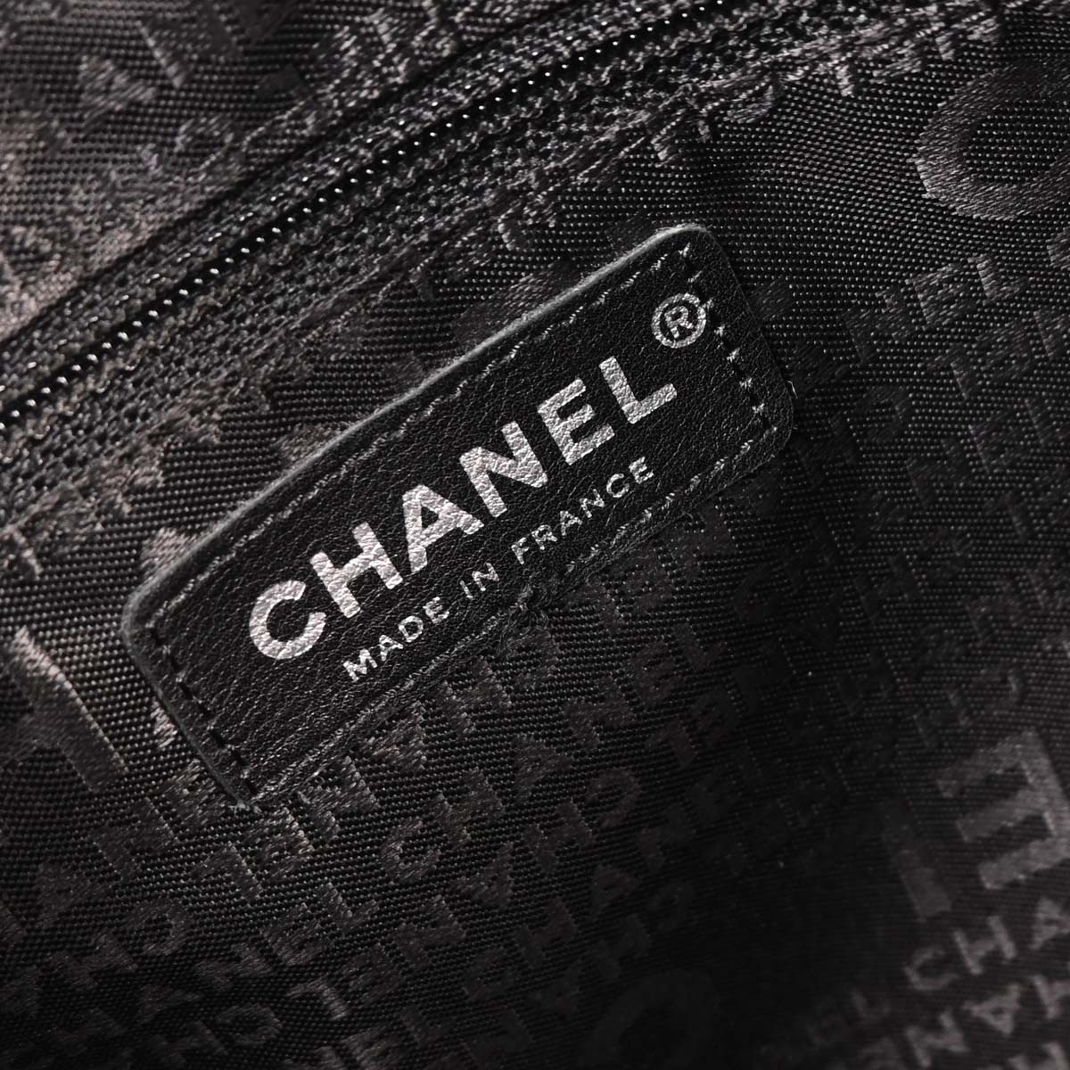 Chanel 2005-2006 Black Lambskin Ultimate Soft Hobo Handbag - Image 6