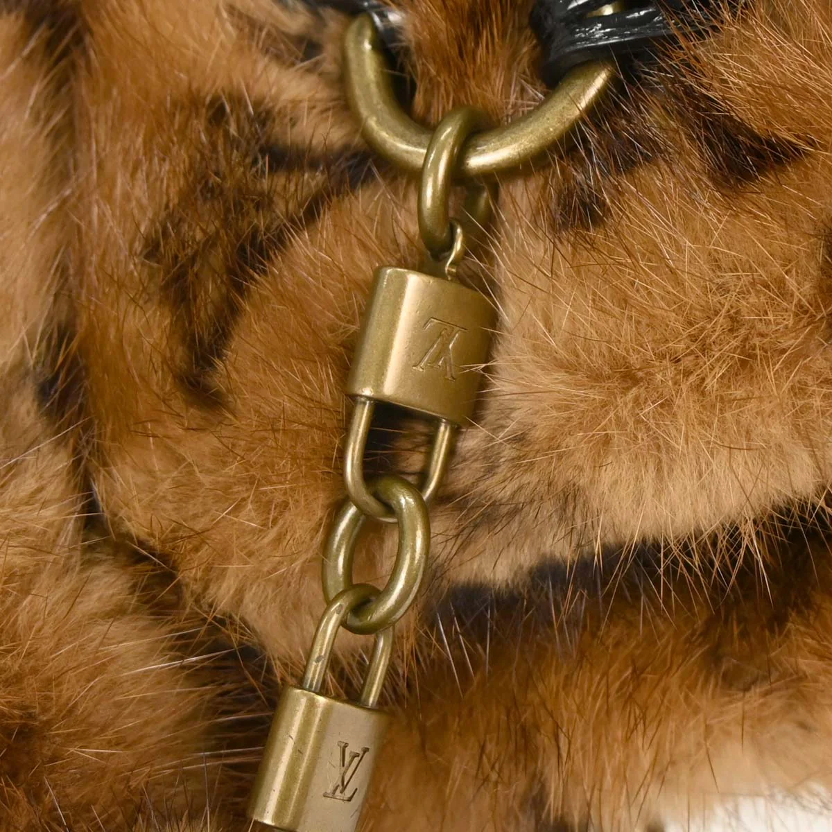 Louis Vuitton 2004 Monogram Mink Handbag - Image 6
