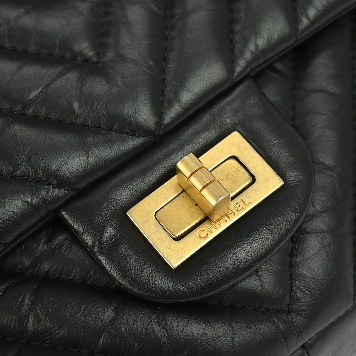 Chanel 2018 Black Calfskin Chevron Classic Double Flap Shoulder Bag - Image 4