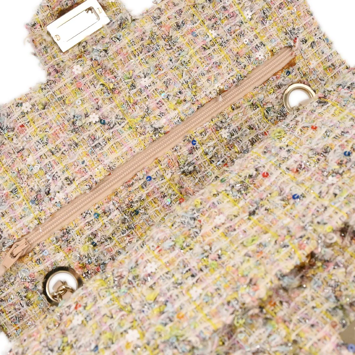 Chanel 2010-2011 White Tweed Garden Party Medium Classic Double Flap Shoulder Bag - Image 6
