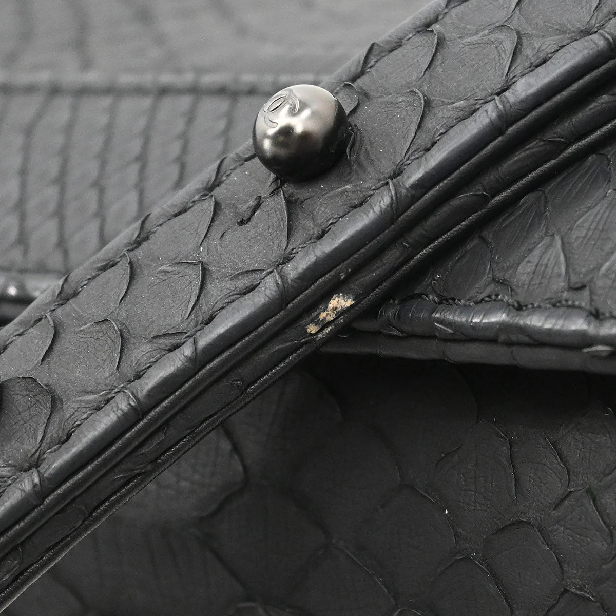 Boy Chanel * Black Python New Medium Shoulder Bag - Image 10