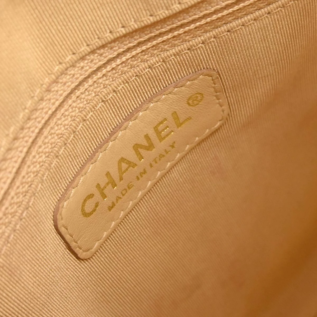Chanel 2003-2004 Pink Caviar Skin Hobo Handbag - Image 9