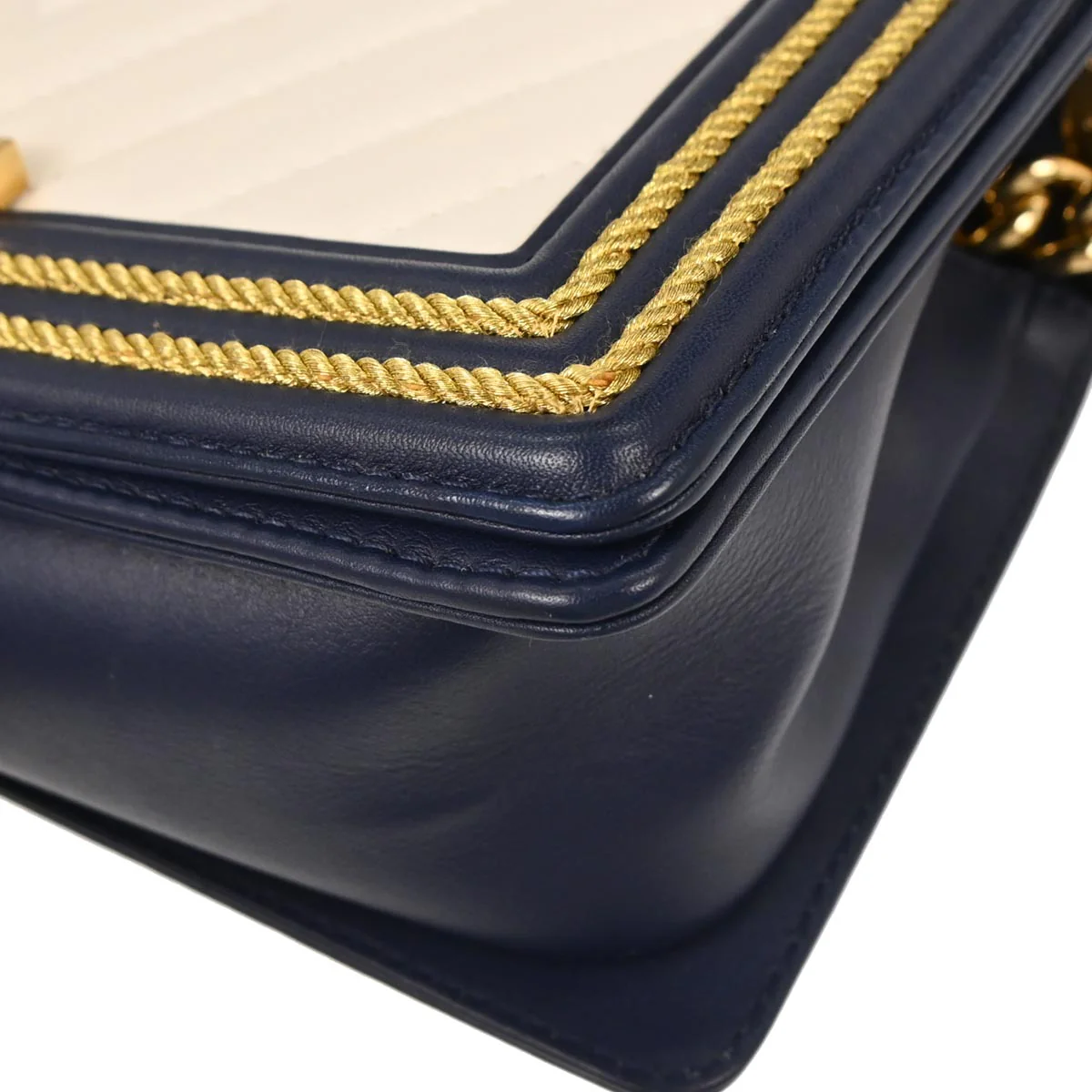 Boy Chanel 2018-2019 White Lambskin Chevron Medium Shoulder Bag - Image 4