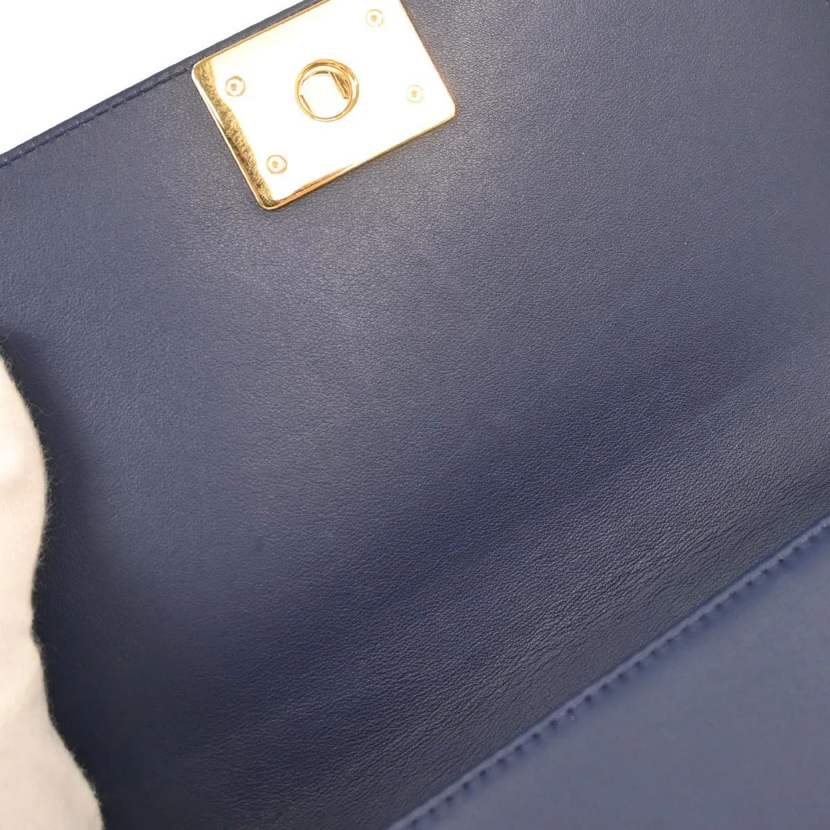 Boy Chanel 2018-2019 White Lambskin Chevron Medium Shoulder Bag - Image 8