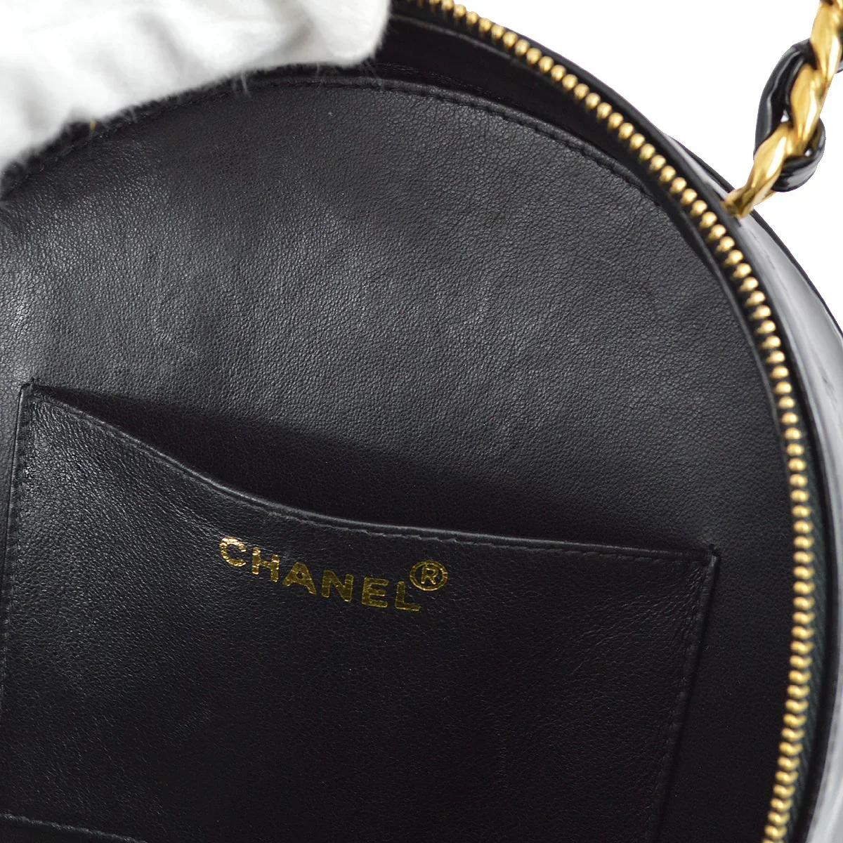 Chanel 1994-1996 Black Patent Leather Round Vanity Handbag - Image 9