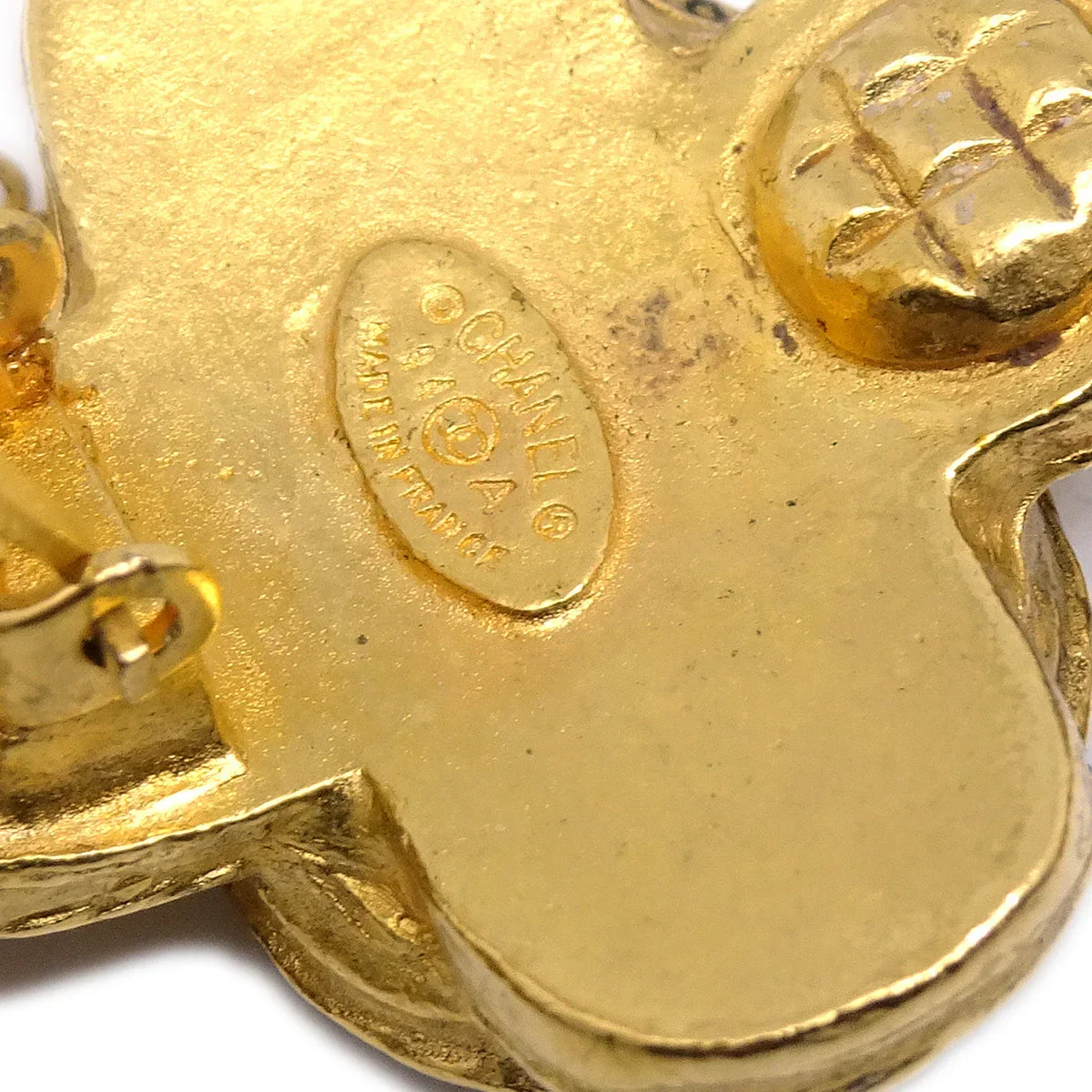 Chanel 1994 Filigree Earrings Clip-On Gold - Image 4