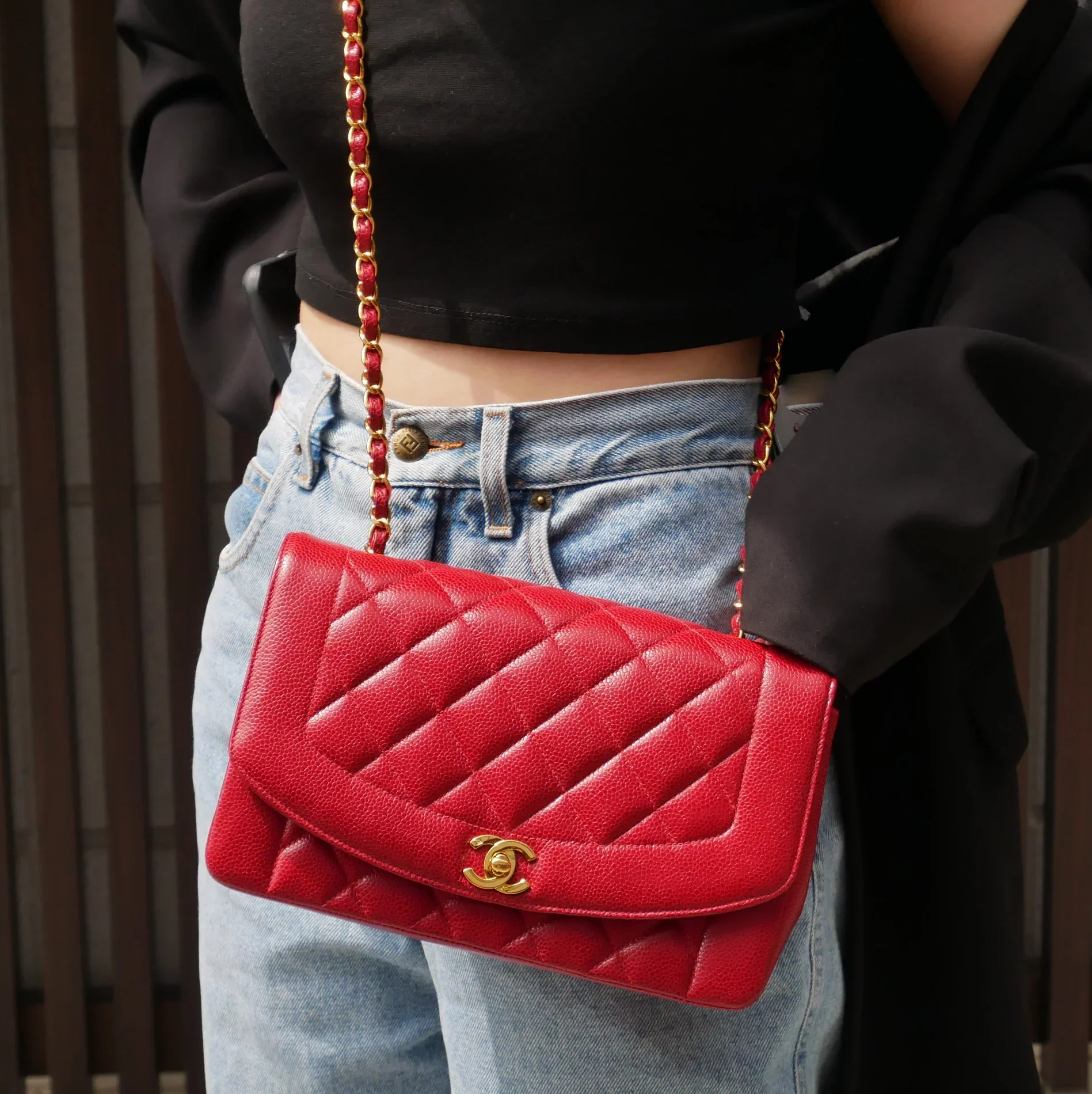 Chanel 1994-1996 Red Caviar Medium Diana Flap Bag - Image 2
