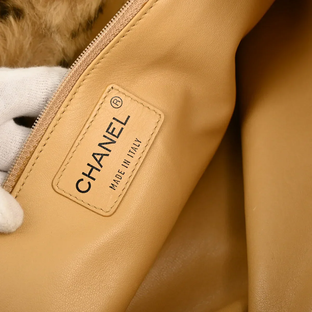 Chanel 2000-2001 Rabbit Fur Tote Bag - Image 9
