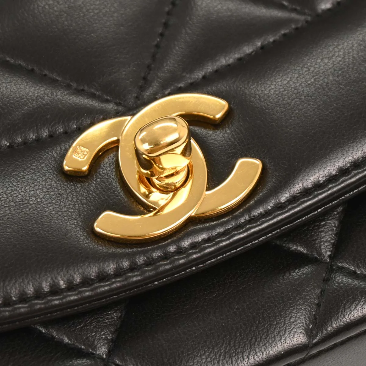 Chanel 1991-1994 Black Lambskin Small Diana Shoulder Bag - Image 5