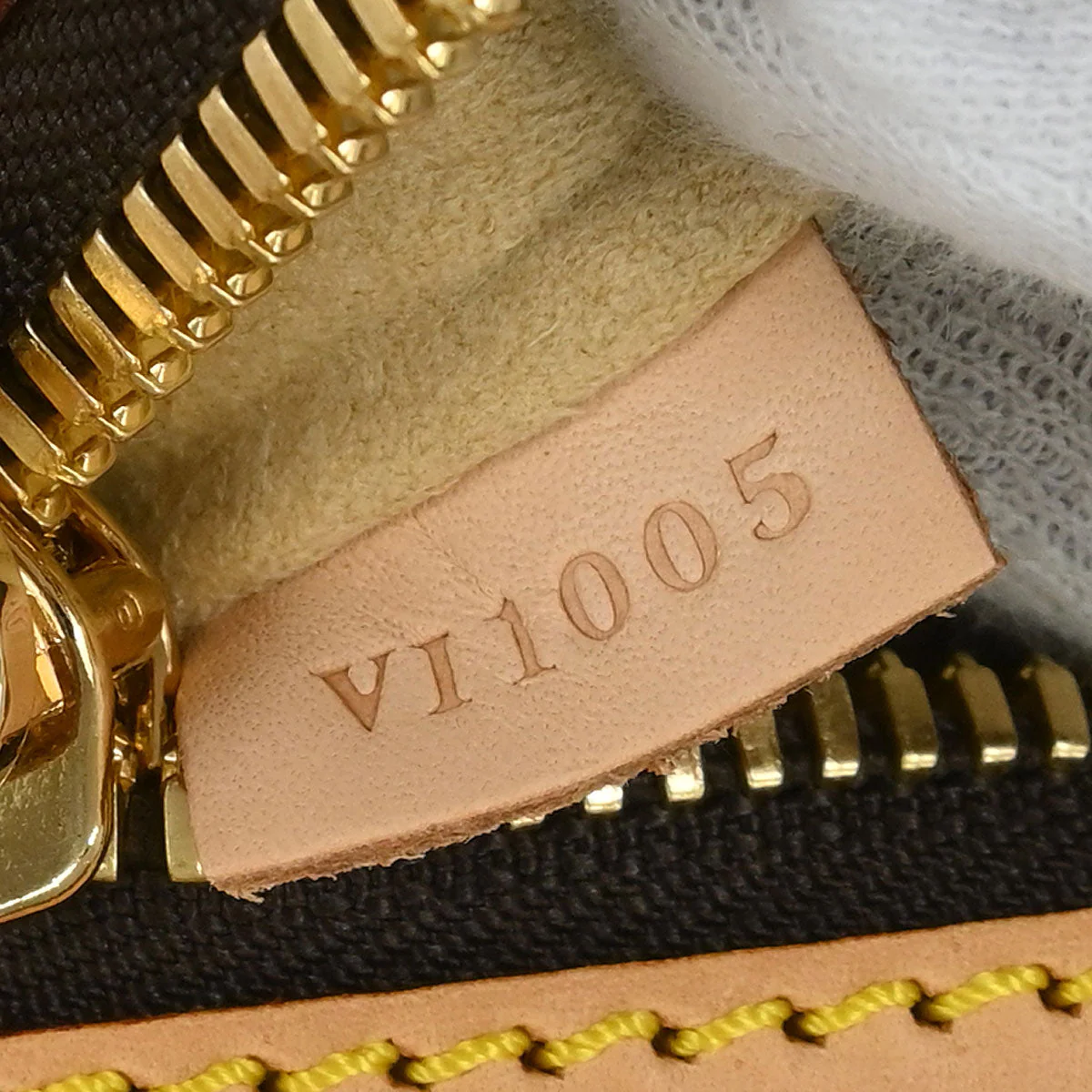 Louis Vuitton Monogram Hudson GM Shoulder Bag M40045 - Image 10