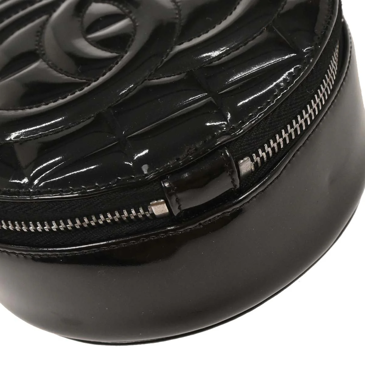 Chanel 2003-2004 Black Patent Leather Handbag - Image 3