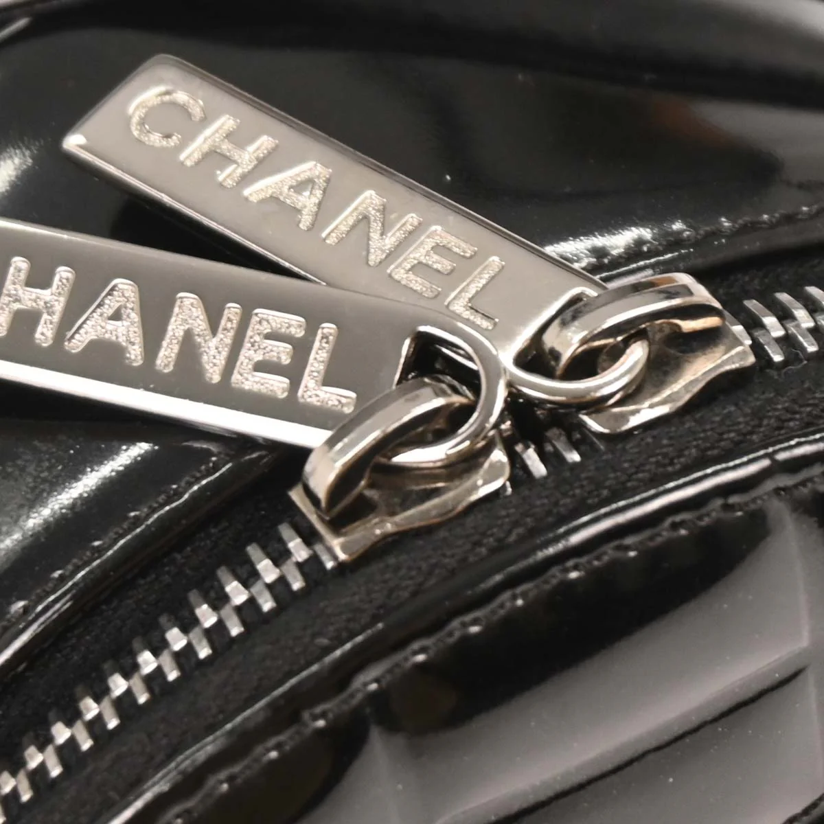 Chanel 2003-2004 Black Patent Leather Handbag - Image 5