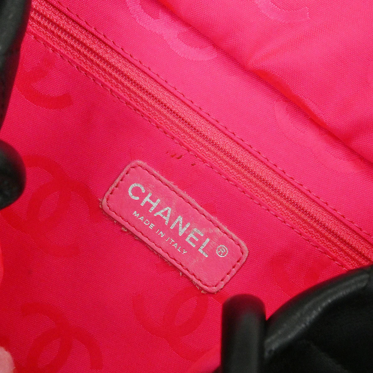Chanel 2004-2005 Black Calfskin Cambon Ligne Tote Handbag - Image 8