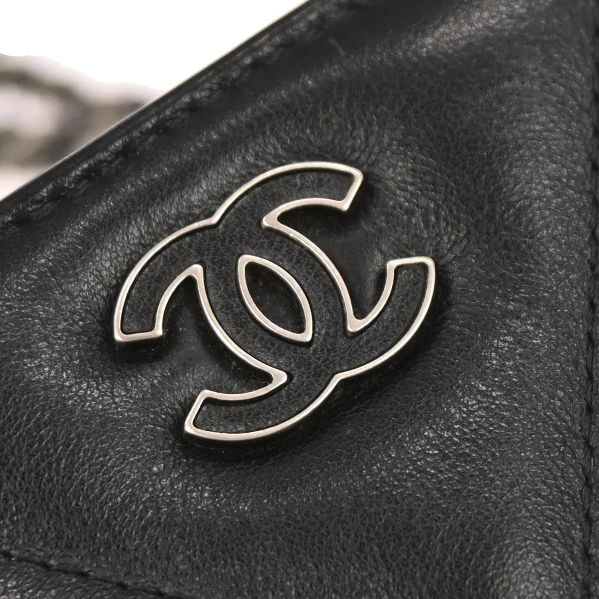 Chanel 2019 Black Lambskin Chevron Tassel WOC Wallet on Chain Shoulder Bag - Image 4