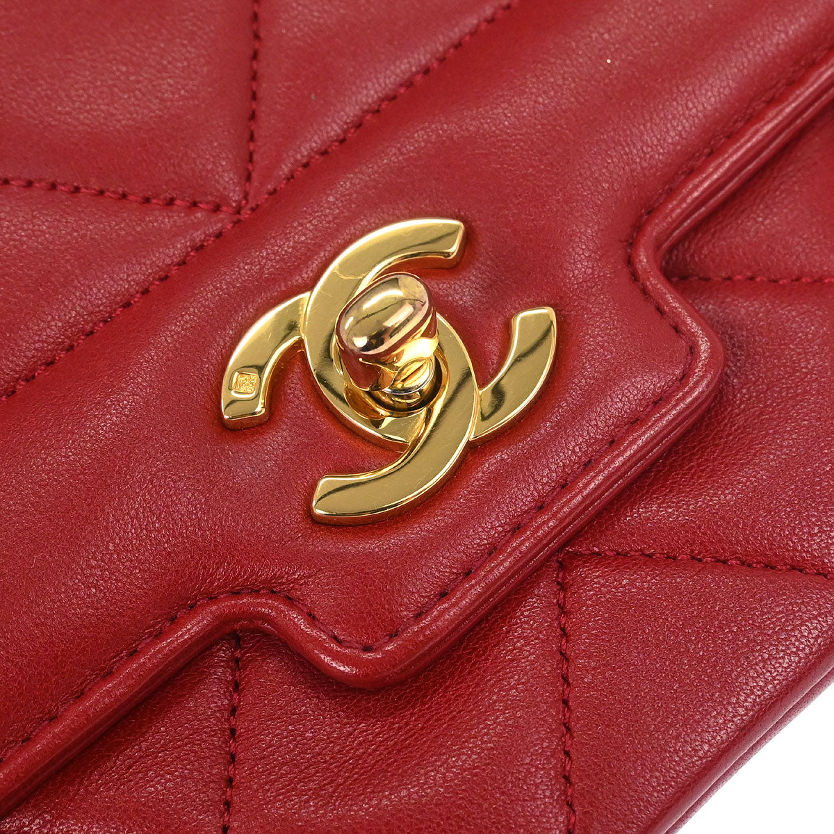 Chanel Red Lambskin Shoulder Bag - Image 6