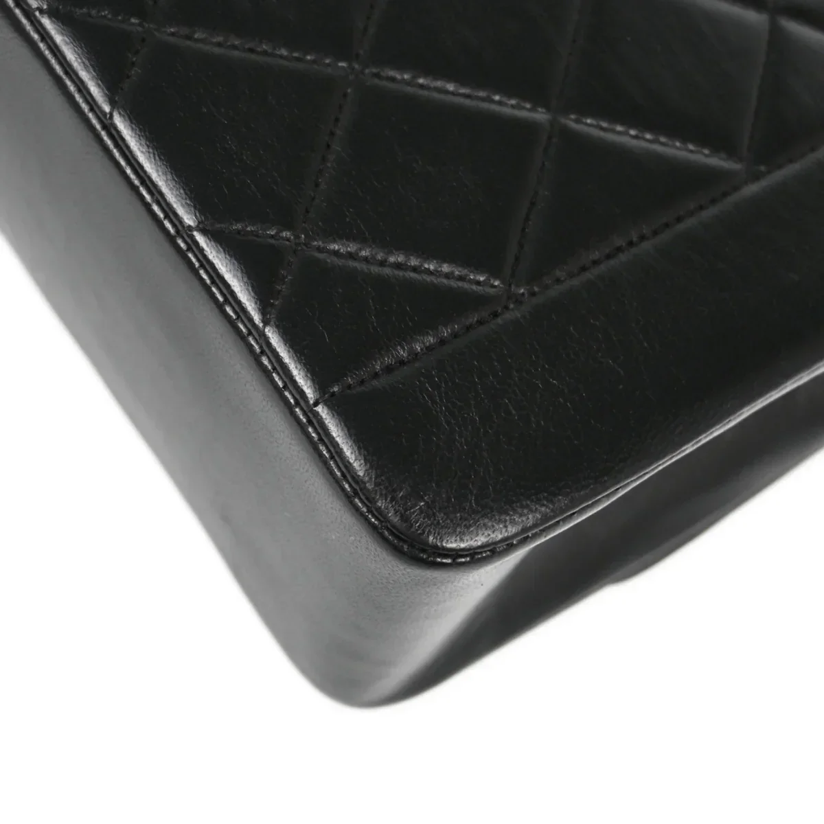Chanel 1996-1997 Black Lambskin Small Diana Shoulder Bag - Image 4