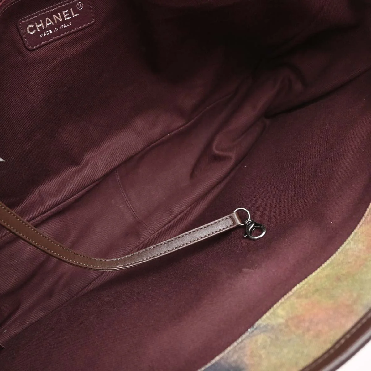 Chanel * 2015-2016 Khaki Green Canvas Graffiti On The Pavement Messenger Bag - Image 8