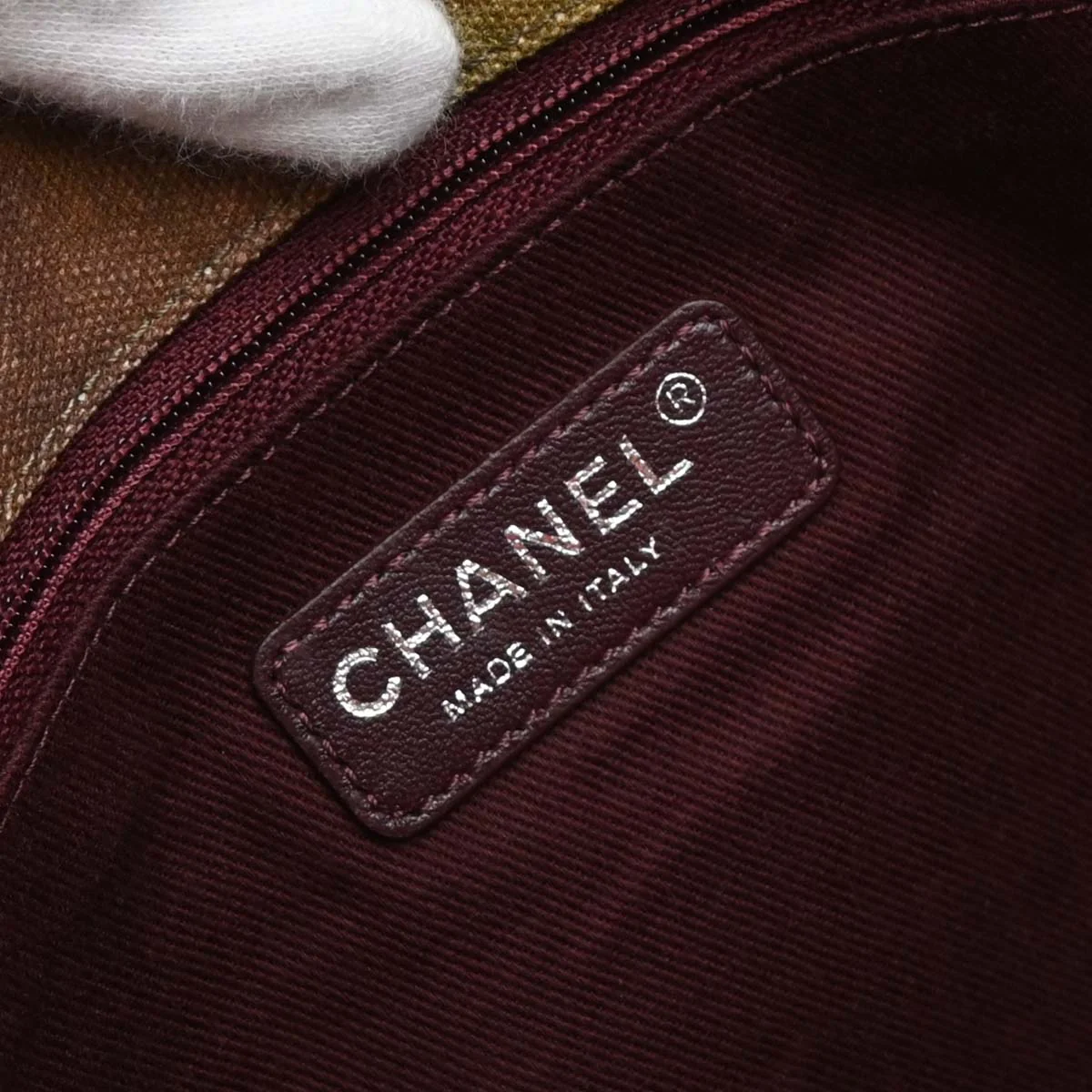 Chanel * 2015-2016 Khaki Green Canvas Graffiti On The Pavement Messenger Bag - Image 9