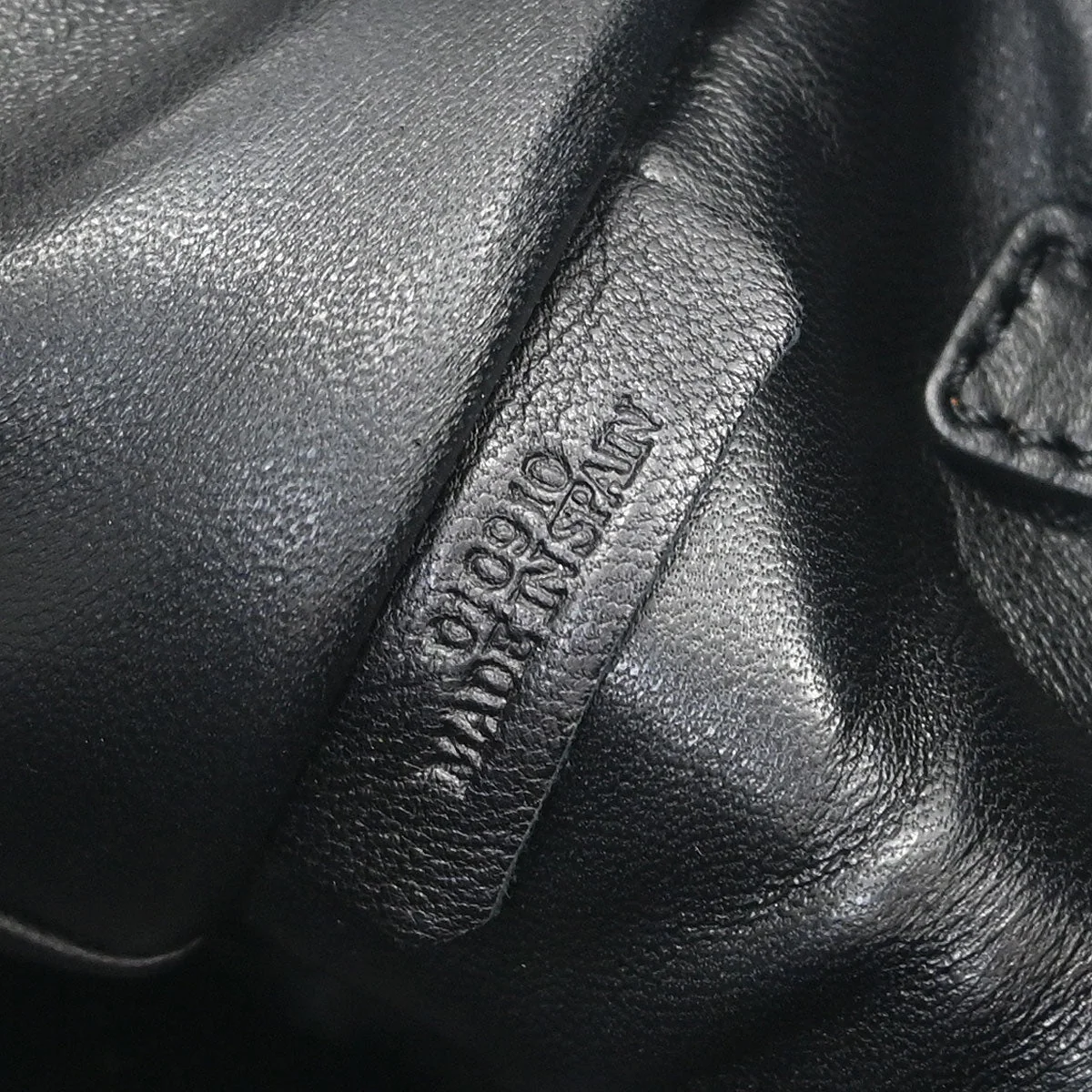 Loewe Black Leather Amazona 28 Handbag - Image 10