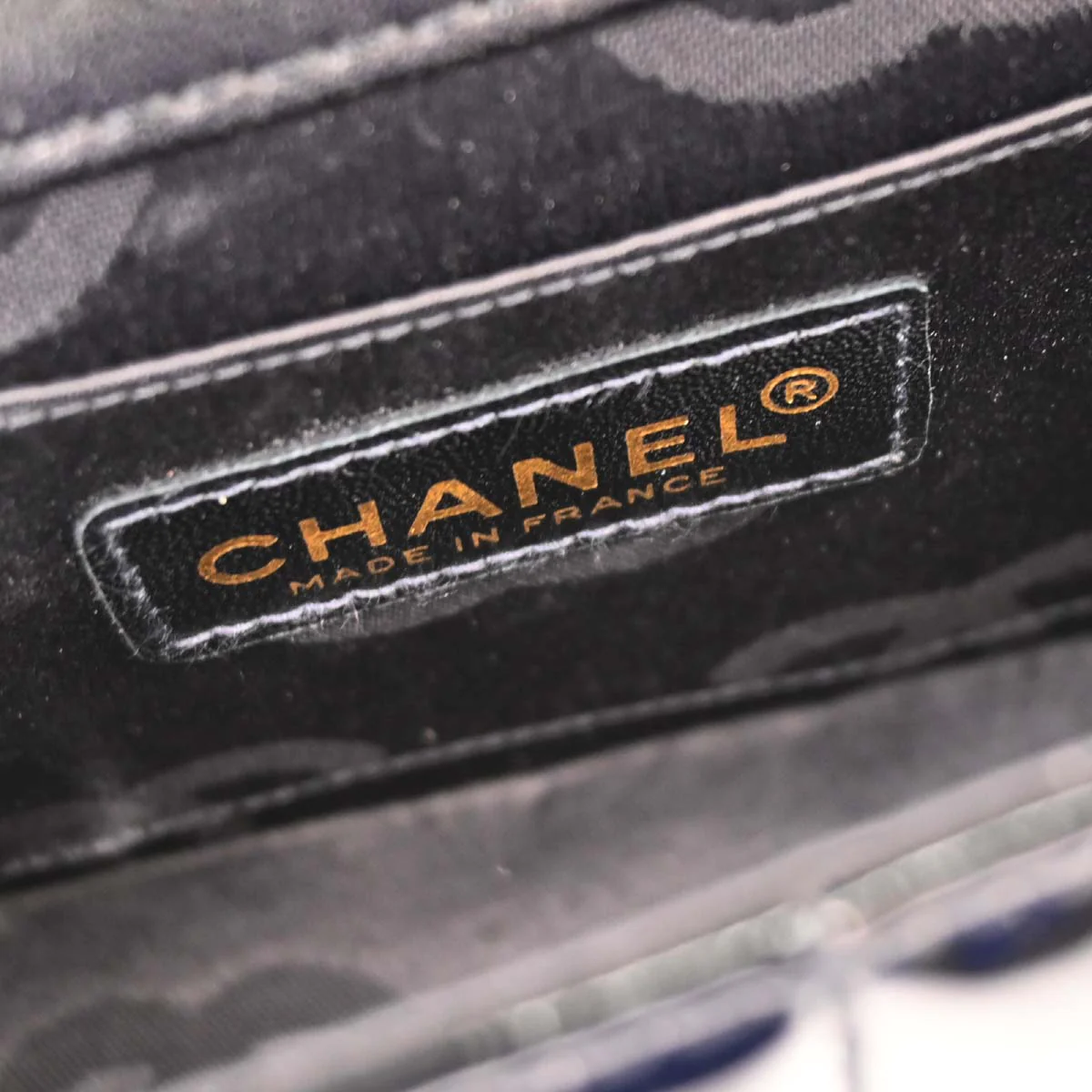 Chanel 2002-2003 Black Patent Leather Choco Bar Single Flap Shoulder Bag - Image 9