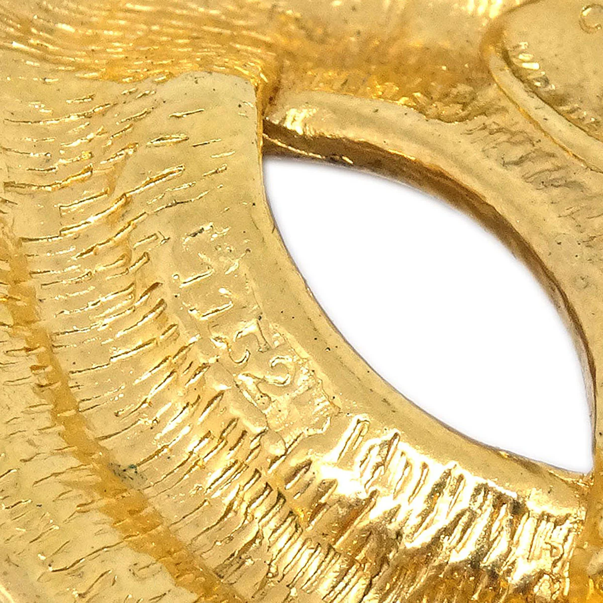 Chanel Quilted CC Brooch Pin Large Gold 1152 - Image 4