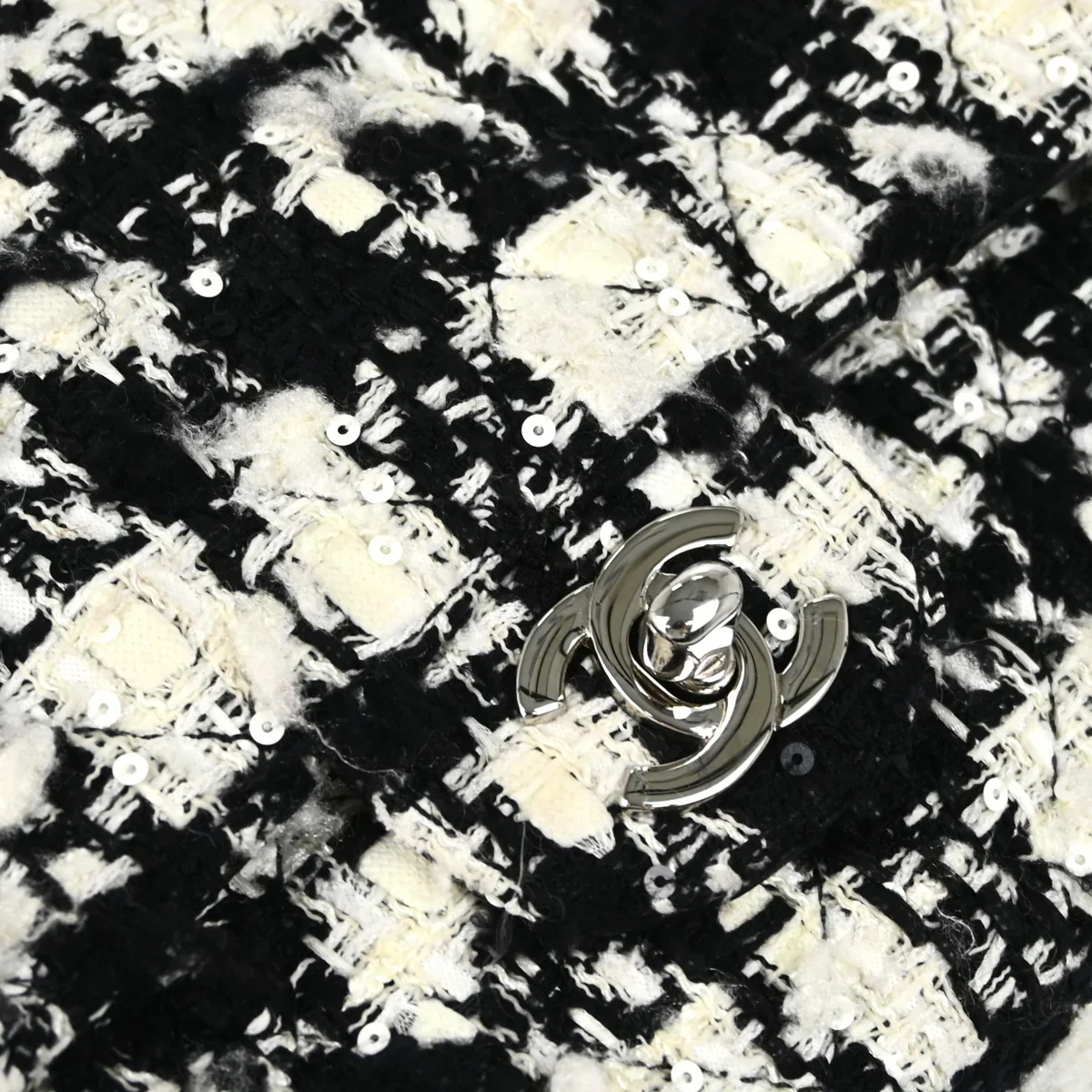 Chanel 2004-2005 White Black Tweed Medium Classic Double Flap Shoulder Bag - Image 4
